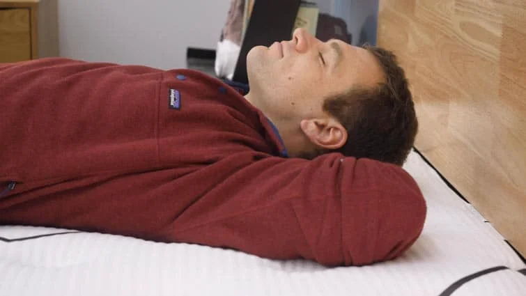 Relaxing on the Simmons Beautyrest Black mattress