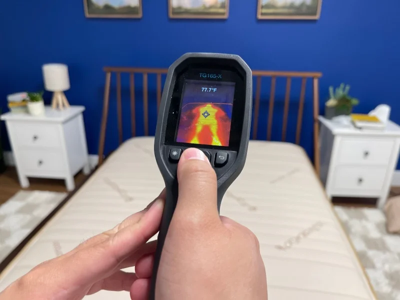 Thermal imaging of the Saatva Youth Mattress after being slept on for 5 minutes.