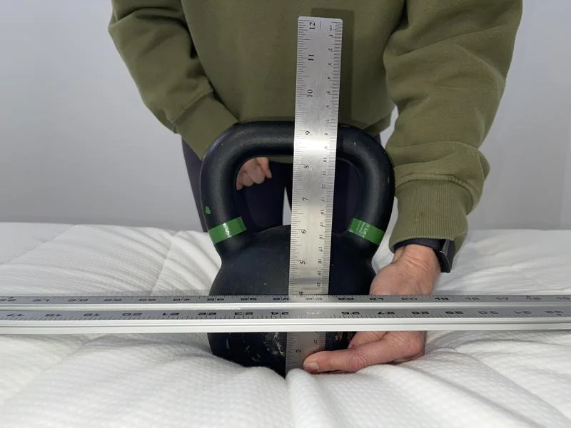 Sinkage test on the Helix Dusk Mattress