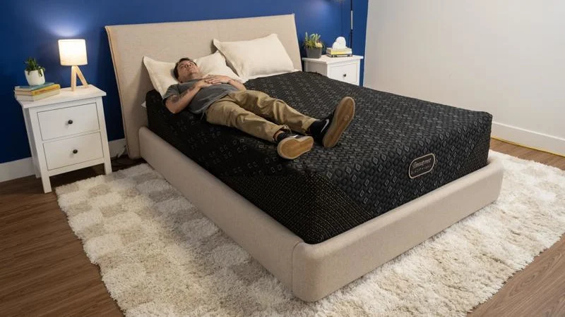 Full body edge support test on the Beautyrest Black Hybrid XCS